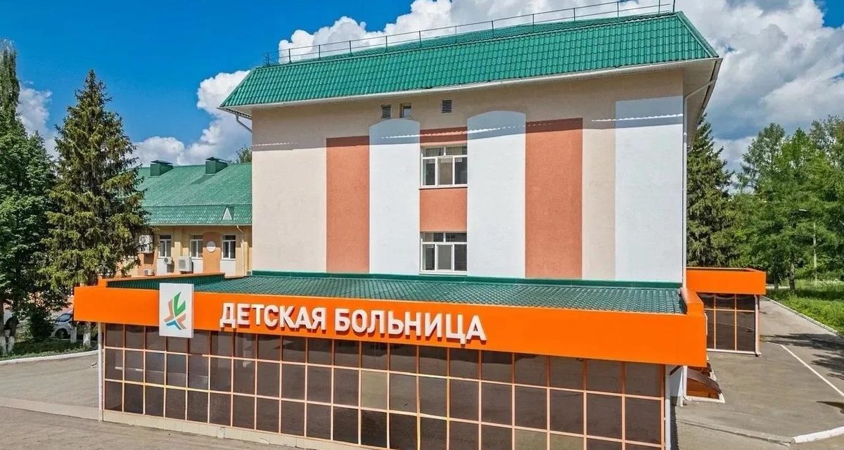 Хирурги Альметьевска удалили у 9-летней девочки 9-сантиметровую кисту и сохранили орган