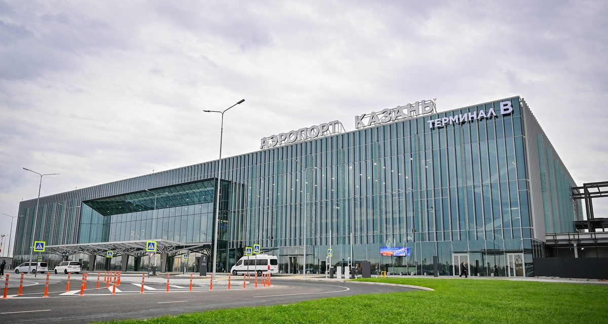 Терминал В в аэропорту Казани запустили в тестовом режиме — 32 стойки и семейные зоны